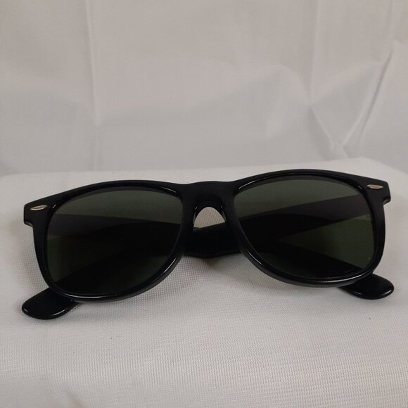 Ray-Ban Wayfarer II Sunglasses with Black Frame - Picture 5 of 6